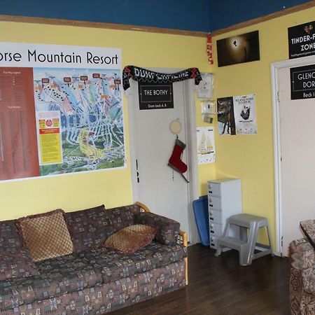 Kicking Horse Backpacker Hostel Golden Extérieur photo