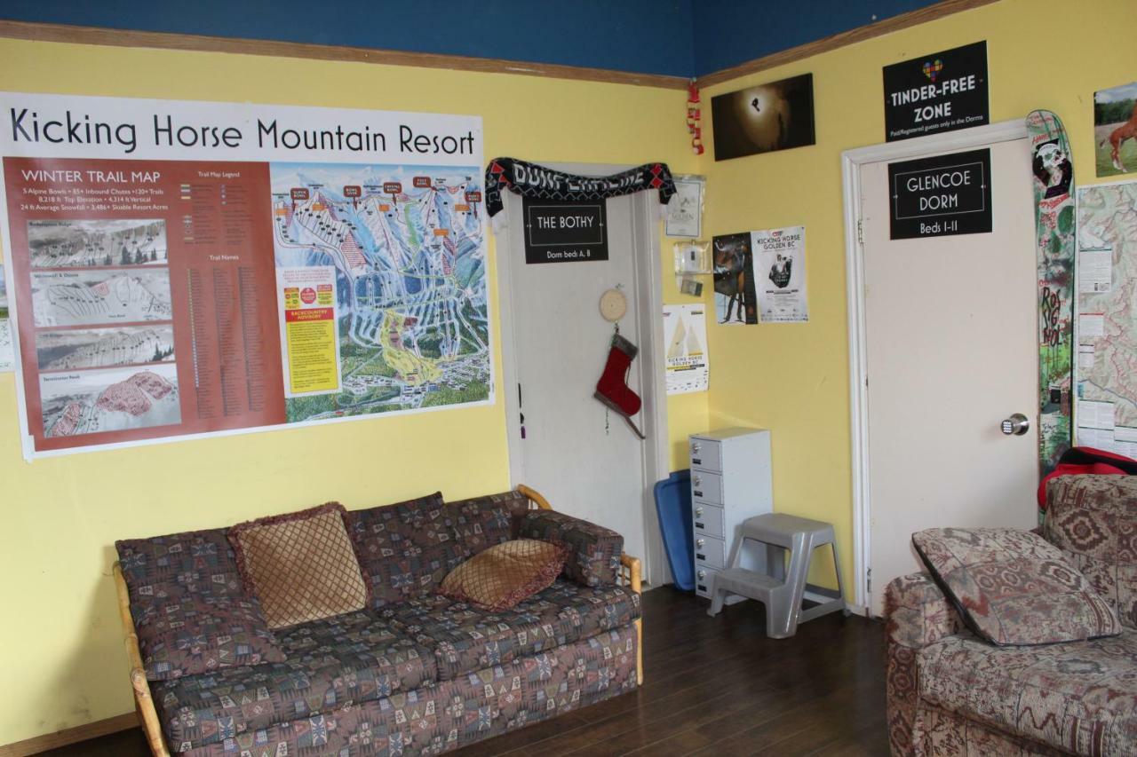 Kicking Horse Backpacker Hostel Golden Extérieur photo